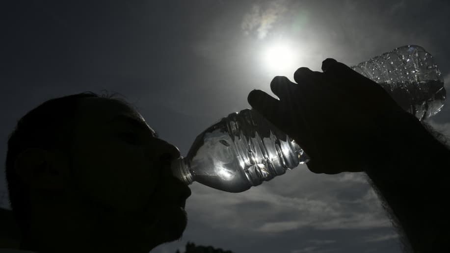Des PFAS dans votre eau en bouteille ? Voici ce que révèle une étude inquiétante